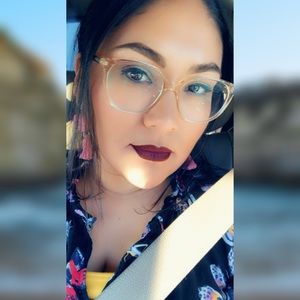 Meet your Posher, Yadhira